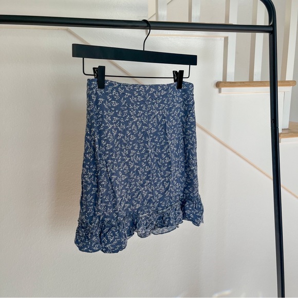 Brandy Melville blue floral skirt - Picture 2 of 3